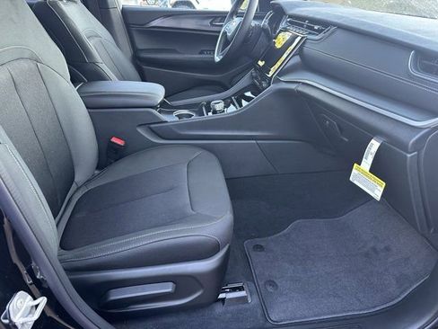 New 2025 Jeep Grand Cherokee L Laredo image 12