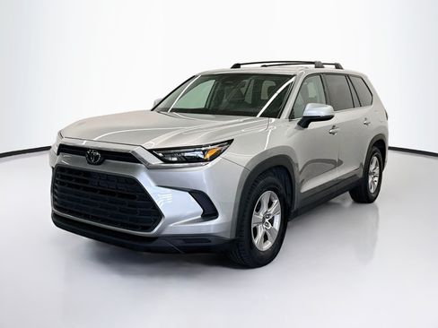 Used 2026 Toyota Grand Highlander AWD image 3
