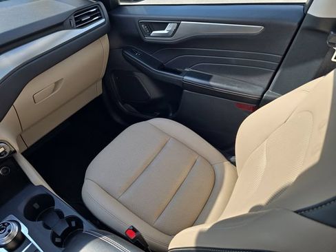 Used 2021 Ford Escape Titanium FWD image 16