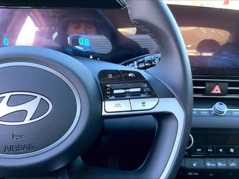 Used 2025 Hyundai Elantra Limited image 25