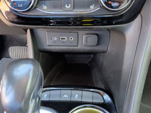 Used 2021 Buick Encore GX Essence FWD image 32
