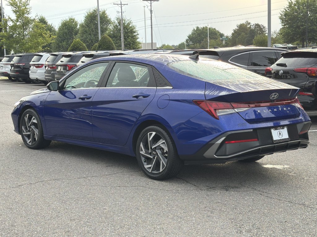 Used 2025 Hyundai Elantra SEL FWD image 5