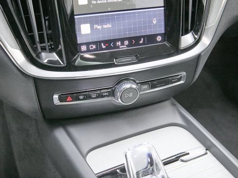 Certified 2024 Volvo V60 B5 Cross Country Ultimate image 17