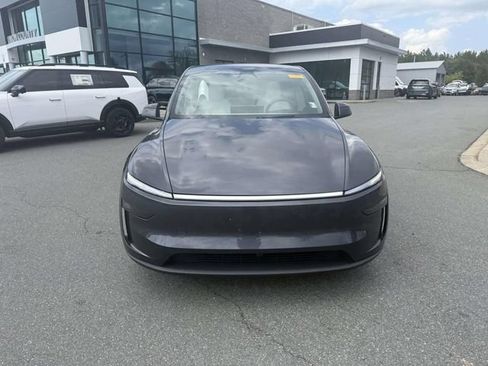 Used 2026 Tesla Model Y Long Range RWD image 2