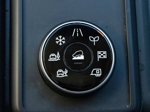Used 2024 Nissan Pathfinder S AWD/4WD image 19