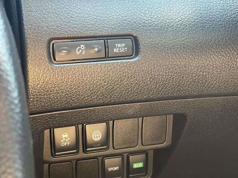 Used 2021 Nissan Rogue Sport S image 11