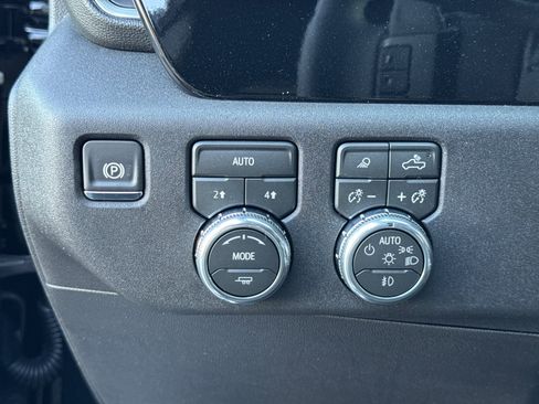 Used 2026 GMC Sierra 1500 SLT w/ SLT Premium Plus Package AWD/4WD image 29