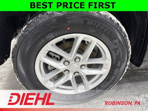 New 2025 Jeep Grand Cherokee Laredo w/ Luxury Tech Group I image 8