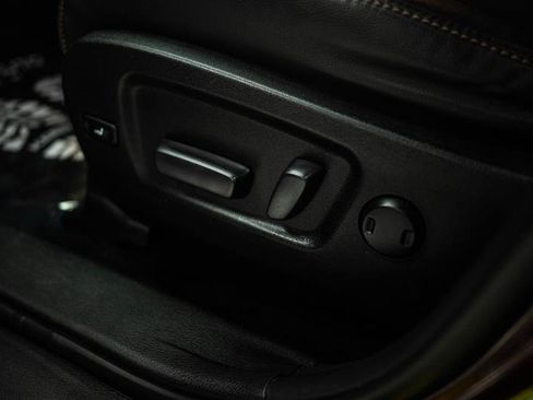 Used 2019 Toyota Highlander XLE FWD image 16