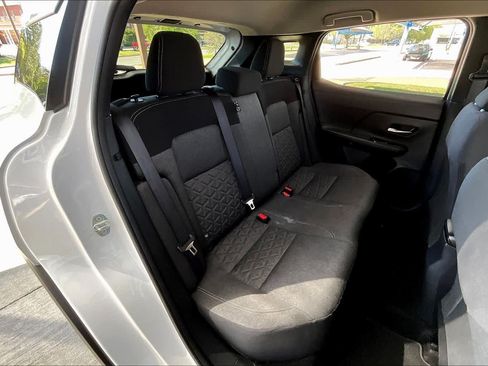 Used 2025 Nissan Kicks SV AWD/4WD image 39