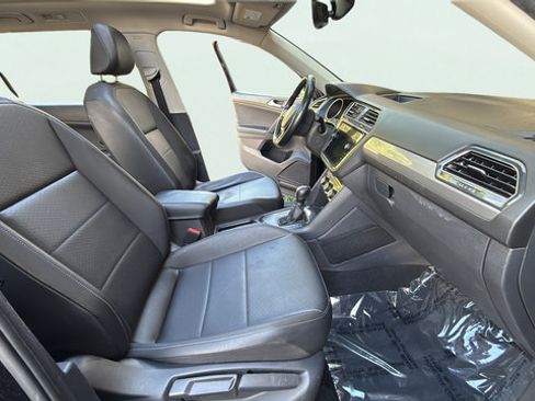 Used 2019 Volkswagen Tiguan SE w/ Panoramic Sunroof Package FWD image 23