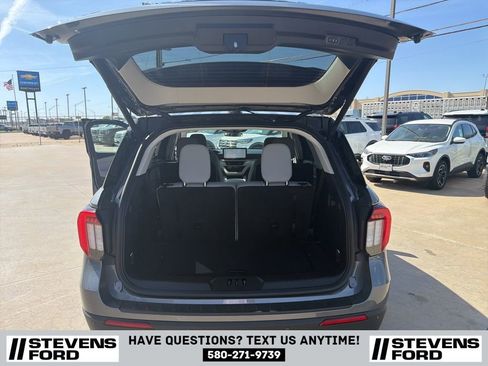 Used 2025 Ford Explorer Active w/ Active Comfort Package RWD image 41