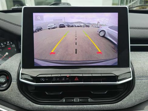 Used 2023 Jeep Compass Sport image 19