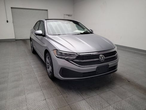 Used 2024 Volkswagen Jetta SE image 14