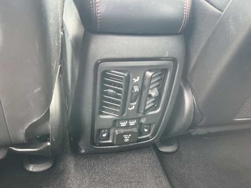 Used 2024 Dodge Durango GT RWD image 18