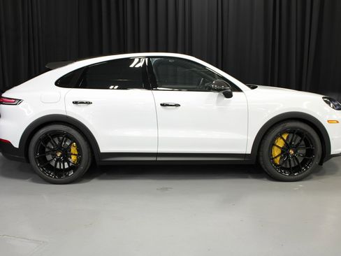 New 2025 Porsche Cayenne Turbo GT image 8