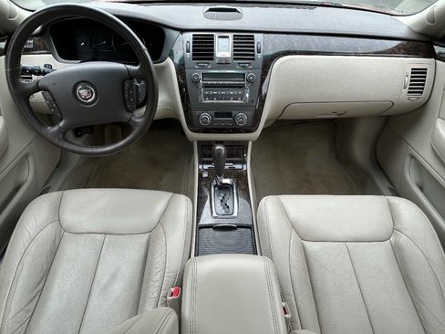 Used 2008 Cadillac DTS Luxury I w/ Sun And Sound Package FWD image 10