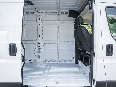 New 2025 RAM ProMaster 3500 w/ Quick Order Package 22G SLT image 16