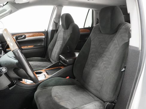 Used 2010 Buick Enclave CX w/ Driver Confidence Package image 9