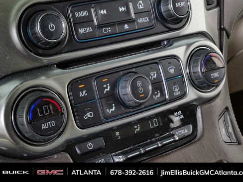 Used 2016 Chevrolet Suburban LT RWD image 17