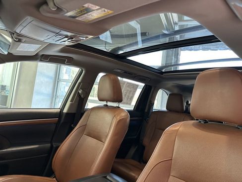 Used 2018 Toyota Highlander Limited Platinum image 11
