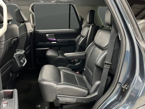 Used 2025 Ford Expedition Platinum AWD/4WD image 24