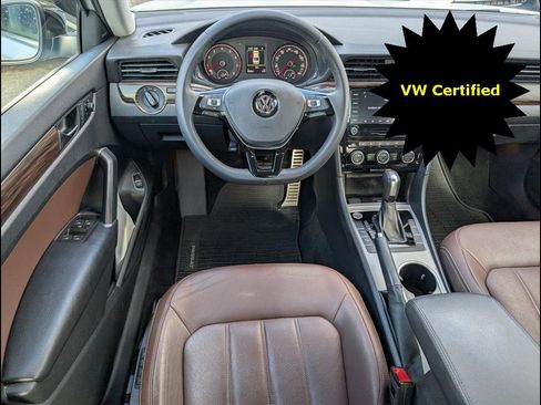 Certified 2022 Volkswagen Passat 2.0T image 9