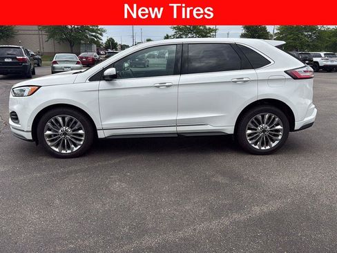 Used 2022 Ford Edge Titanium w/ Equipment Group 301A AWD/4WD image 3