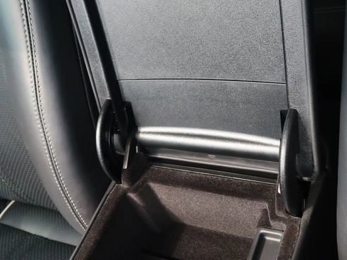 Used 2016 Jaguar XJ R-Sport image 29