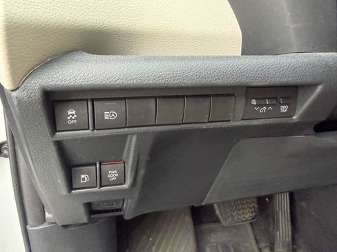 Used 2021 Toyota Sienna XLE w/ XLE Plus Package FWD image 33