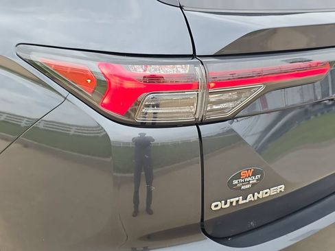 Used 2025 Mitsubishi Outlander SE AWD/4WD image 34