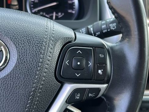 Used 2017 Toyota Highlander XLE AWD/4WD image 14