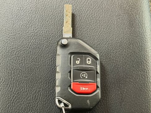 Used 2025 Jeep Wrangler Unlimited Sahara AWD/4WD image 21