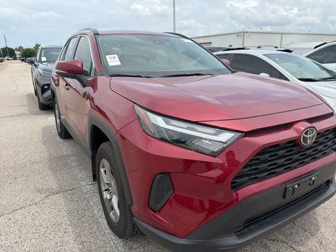 Used 2025 Toyota RAV4 XLE w/ Convenience Package AWD/4WD image 3