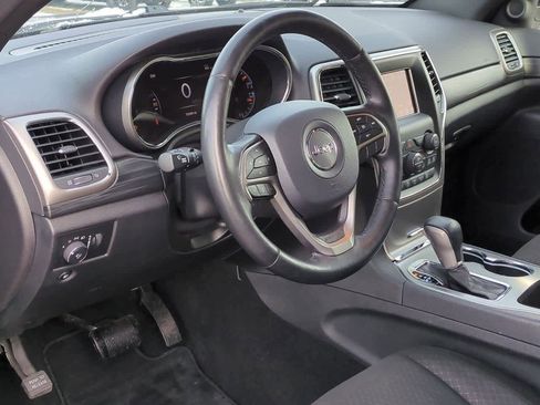 Used 2020 Jeep Grand Cherokee Laredo w/ Security & Convenience Group image 2