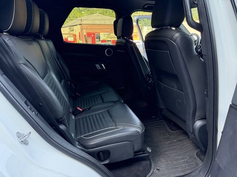 Used 2017 Land Rover Discovery HSE AWD/4WD image 16