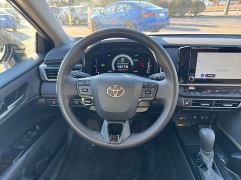 Used 2025 Toyota Camry LE image 29