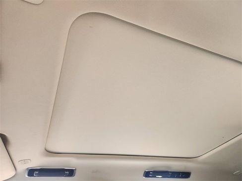 Used 2023 Land Rover Range Rover Long Wheelbase SE image 24