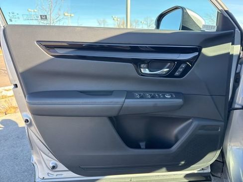 Used 2025 Honda CR-V EX-L image 13