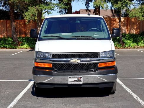 Used 2024 Chevrolet Express 3500 LT w/ LT Preferred Equipment Group RWD image 4