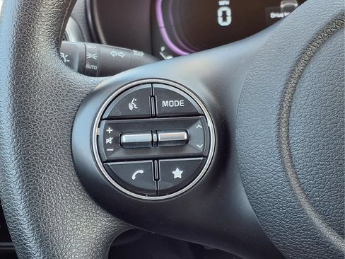 Used 2025 Kia Soul LX FWD image 15
