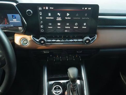 Used 2024 GMC Canyon AT4 w/ Technology Package image 19