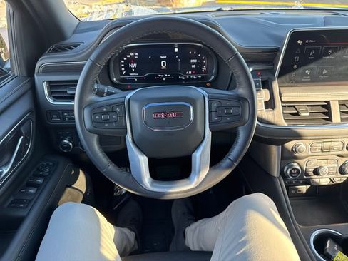 Used 2023 GMC Yukon XL SLT image 13