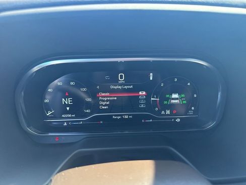 Used 2024 GMC Yukon SLT w/ SLT Premium Package AWD/4WD image 29