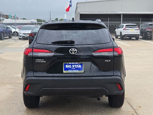 Used 2026 Toyota Corolla Cross XLE FWD image 5