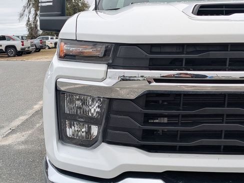 Used 2025 Chevrolet Silverado 2500 LT w/ Convenience Package image 9