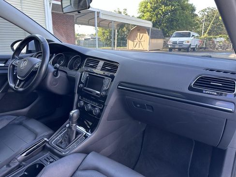 Used 2015 Volkswagen Golf S FWD image 16