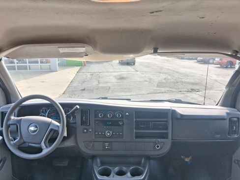 Used 2009 Chevrolet Express 3500 RWD image 16
