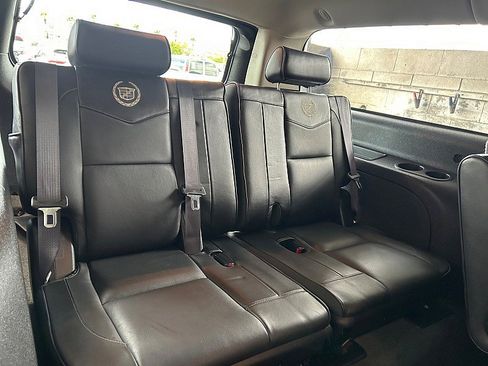 Used 2013 Cadillac Escalade ESV Platinum RWD image 25
