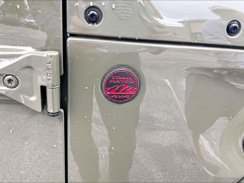 Used 2025 Jeep Gladiator Rubicon AWD/4WD image 25